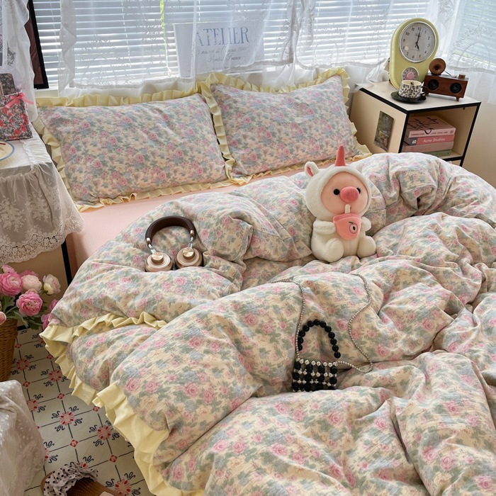 Una clase de madres y bebés de algodón de encaje de cuatro piezas suites pequeños algodón fresco de doble hilo dormitorio de estudiantes de tres piezas de ropa de cama