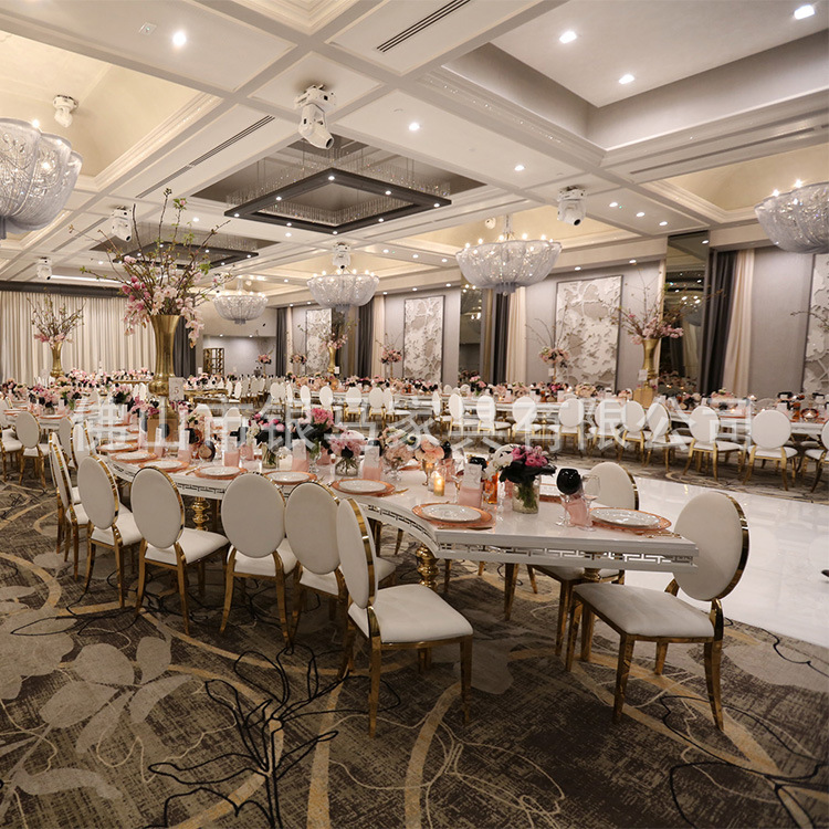 Fábrica al por mayor Hotel banquete boda comedor silla boda galvanoplastia Silla de acero inoxidable Bolsa De Oro suave Silla de comedor de cuero