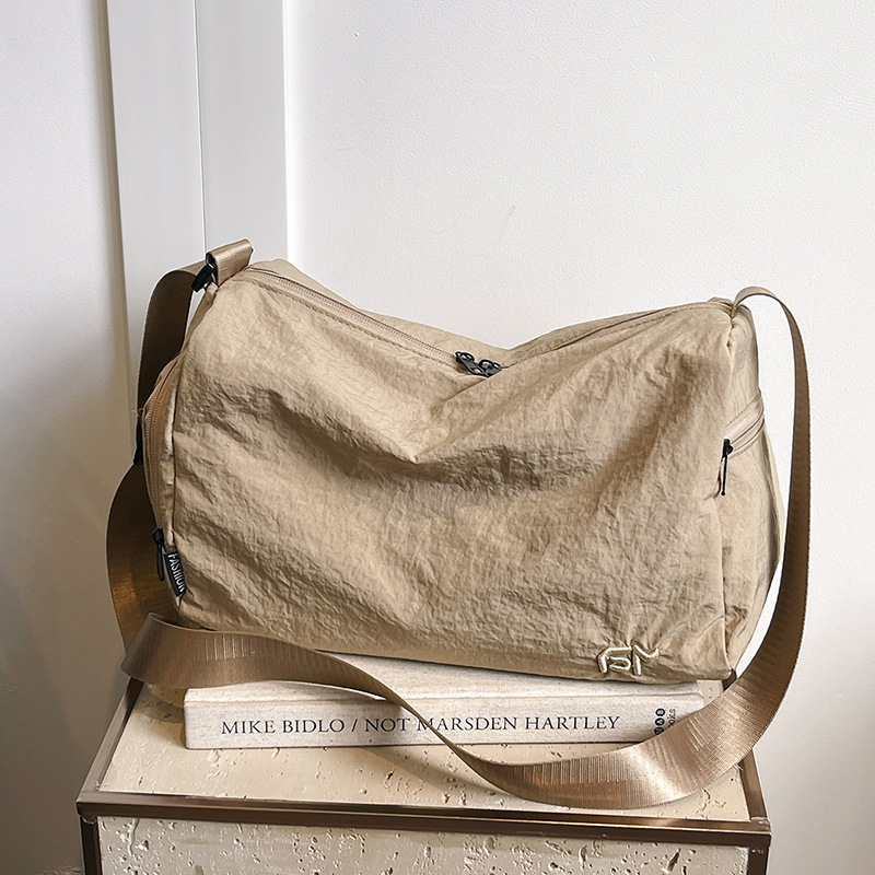 Moda coreana ligera simple ocio de gran capacidad de hombro mochila de caída de otoño nuevo estilo de alta sensación bolso de mano