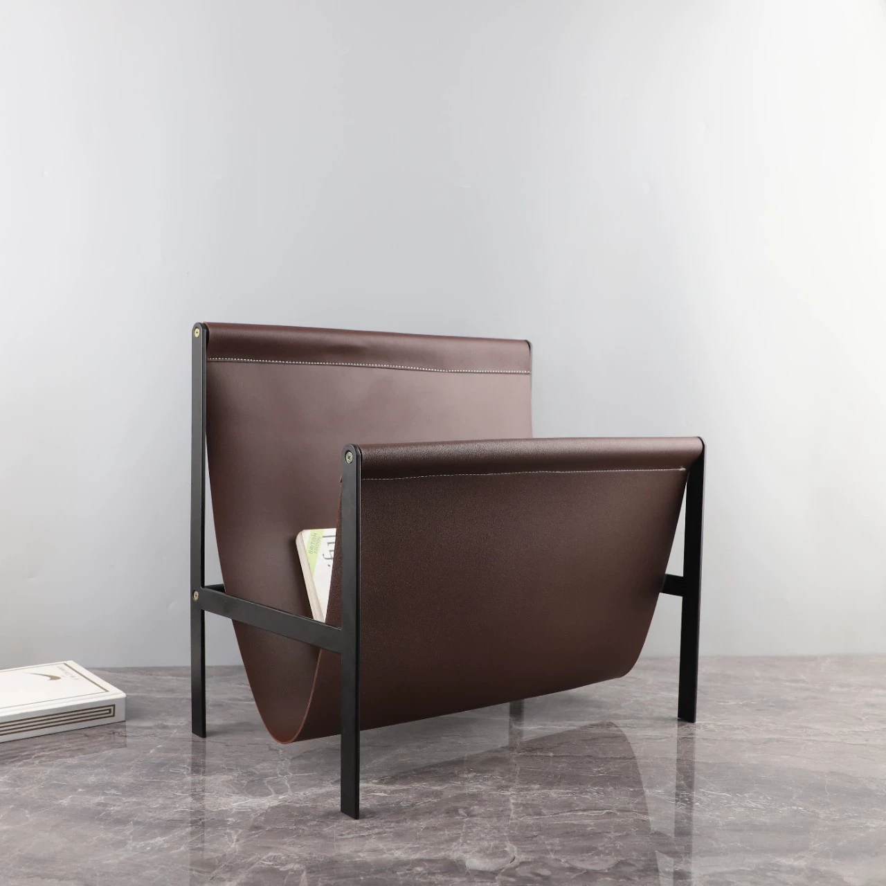 Современная минималистская металлическая кожаная стойка для журналов подставка для украшения гостиной кабинет спальня мягкая мебель для дома украшения