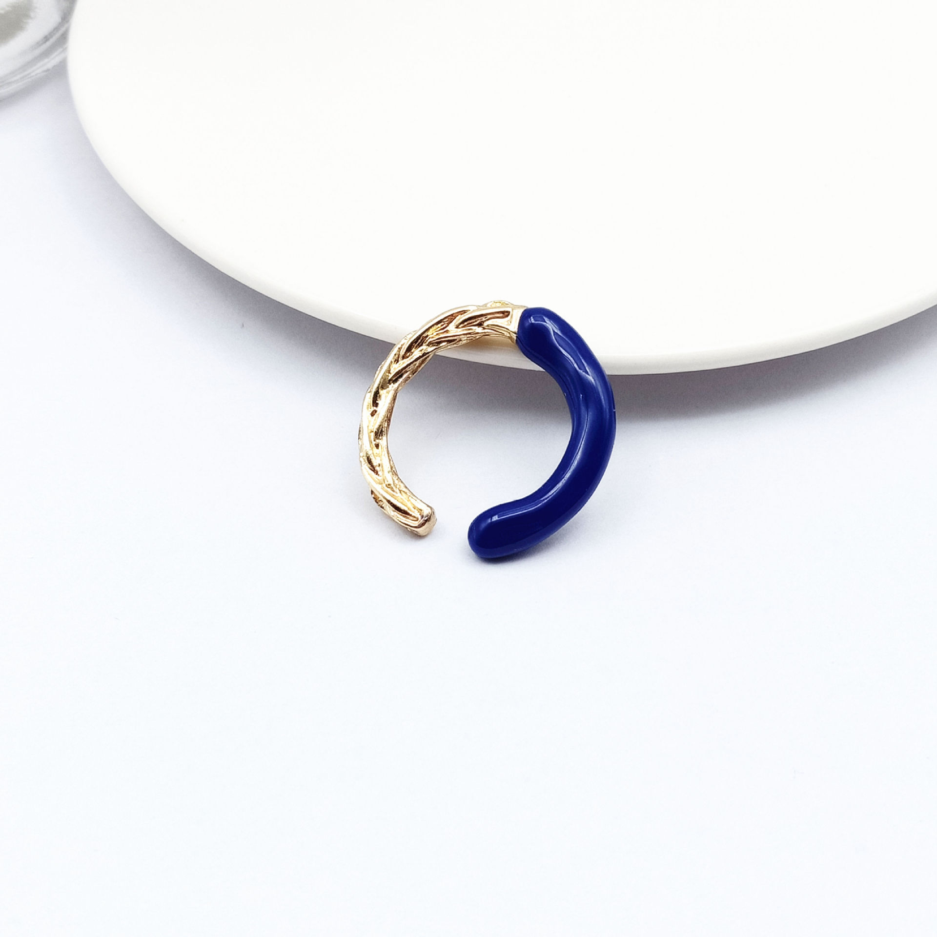 Fashion Twist Alloy Enamel Open Ring display picture 4