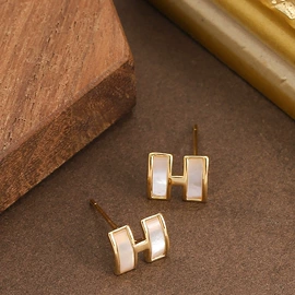 耳环;耳钉;戒指