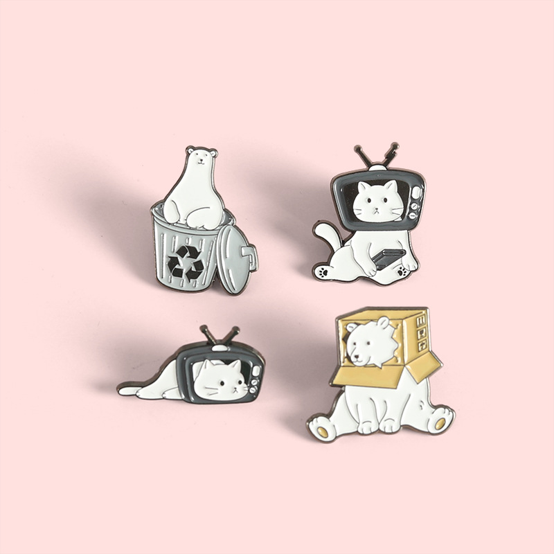Cute Geometric Polar Bear Cat Alloy Stoving Varnish Brooches display picture 3