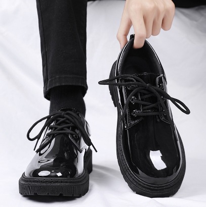 Zapatos de cuero para hombres de otoño nuevo estilo de Hong Kong retro Inglés brillante ropa de moda universal vestido formal zapatos de boda novio