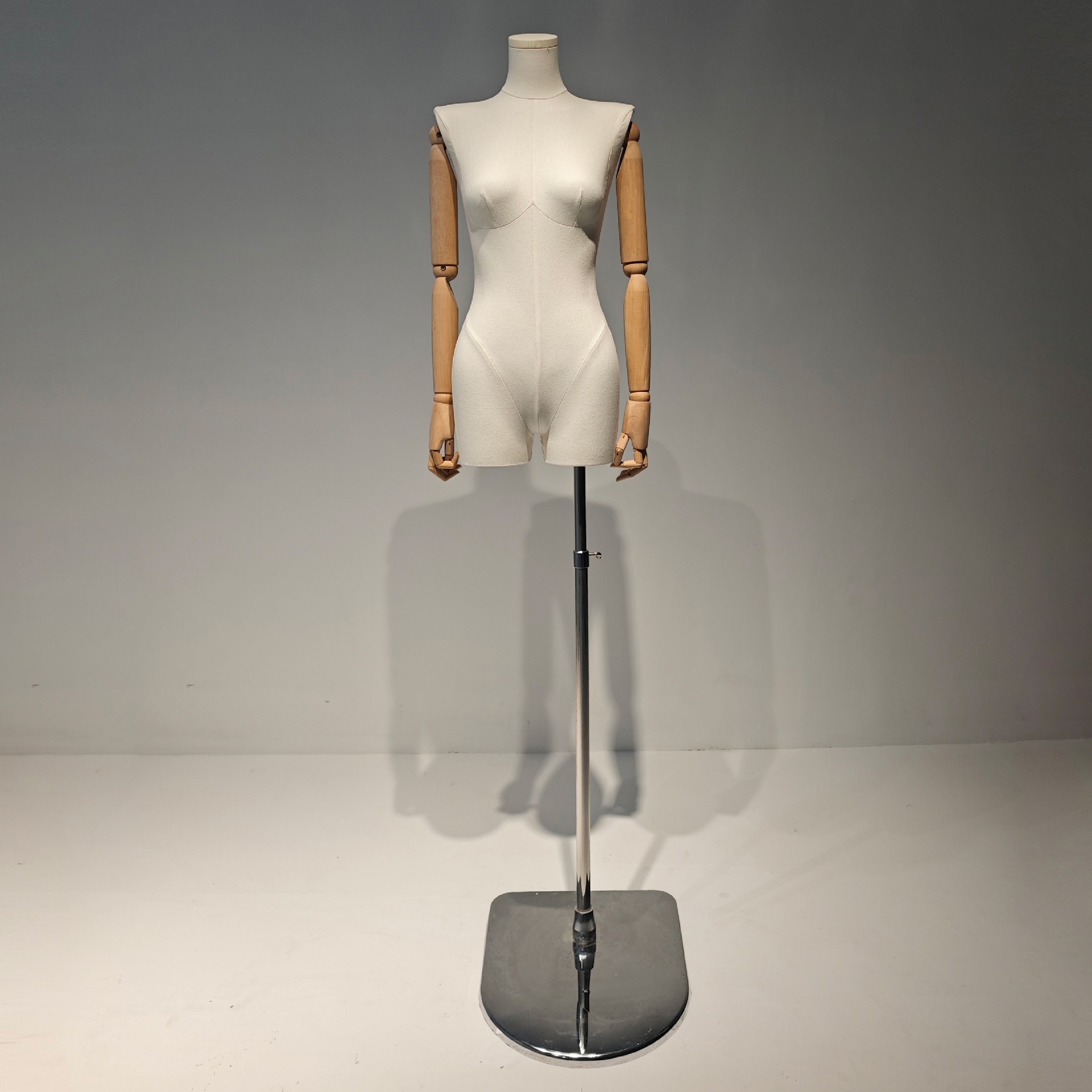 Modelo de hombro plano de piernas divididas estante de exhibición de ropa tienda de ventanas maniquí plataforma de cinco caras modelo de cabeza modelo de vestido de boda accesorios femeninos