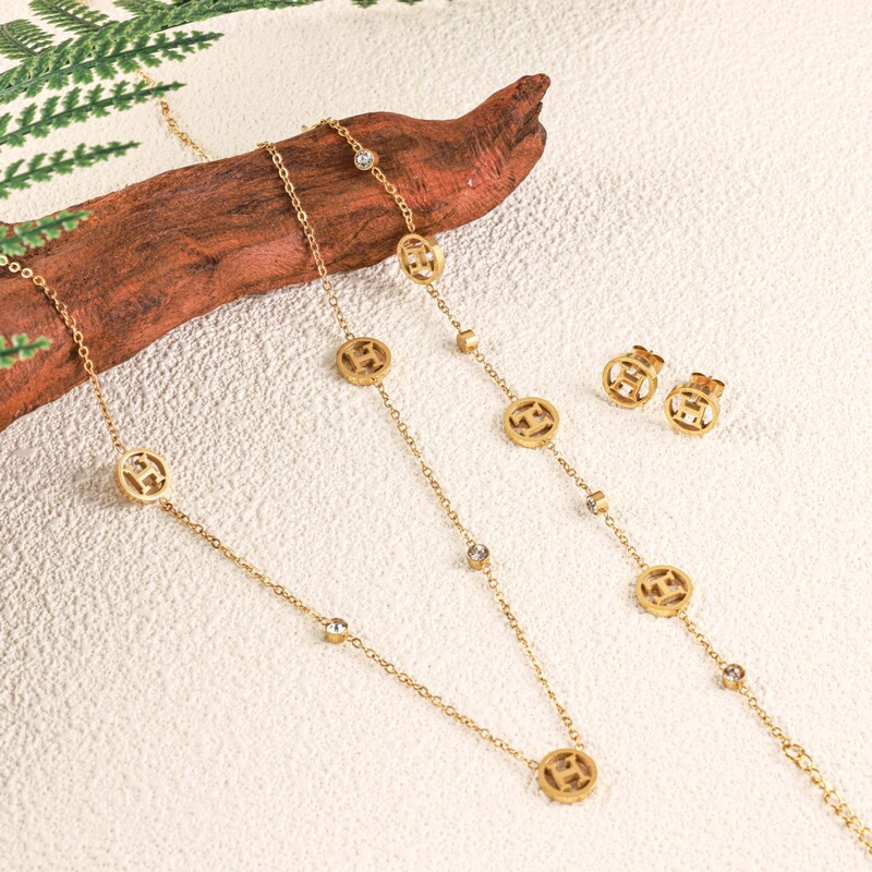 High-Quality Light Luxury 18K Gold-Plated H Letter Necklace, Bracelet, and Earring Set, Titanium Steel, Non-Fading, High-End Three-Piece Set