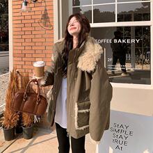 军绿色羊羔毛拼接羽绒服2025新款女冬中长版皮毛一体派克服厚外套