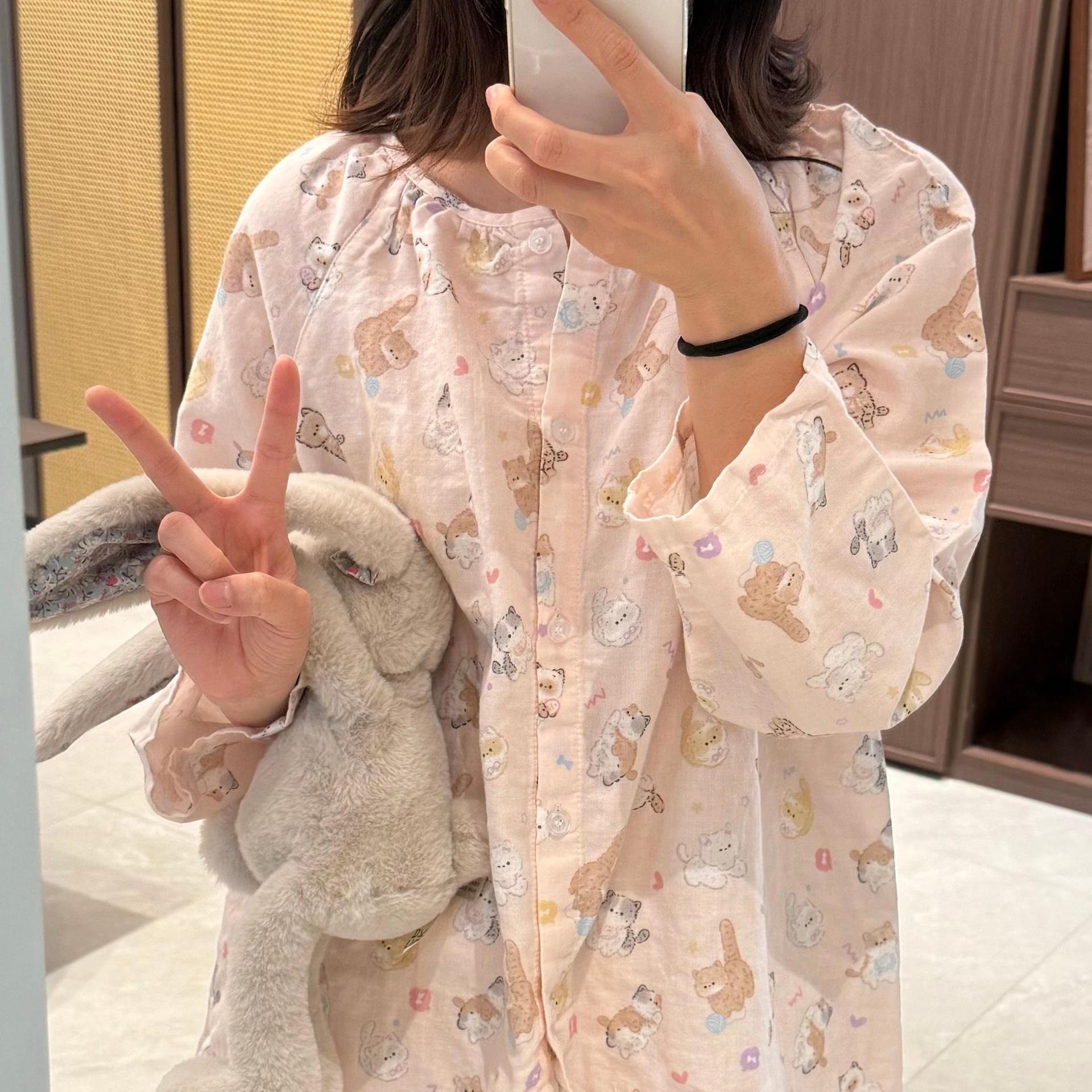 Long-sleeve with a round collar, trousers