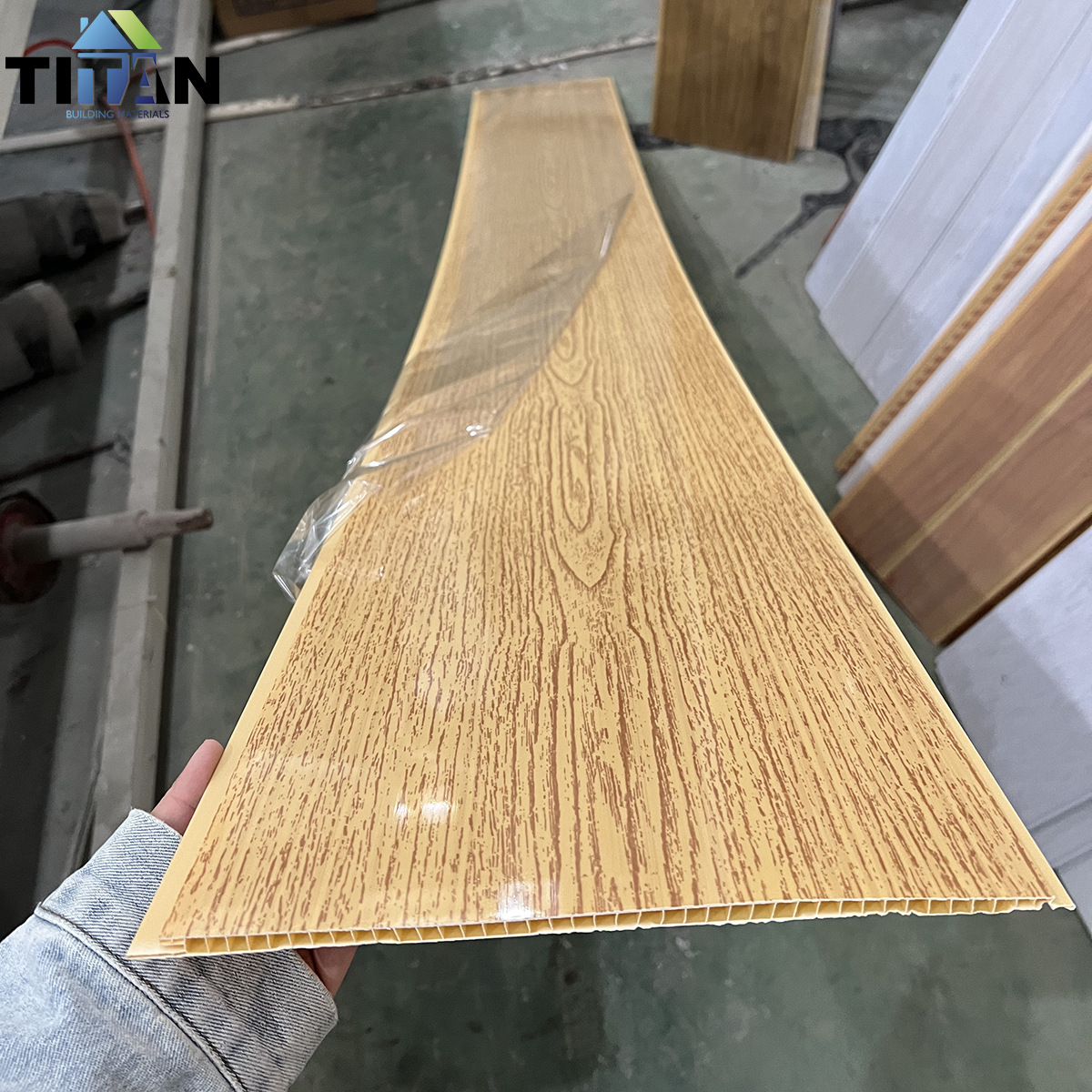 Tablero de techo de pvc pared de cemento de pared de plástico refuerzo de plástico techo de plástico maduro techo dormitorio autoadhesivo baño