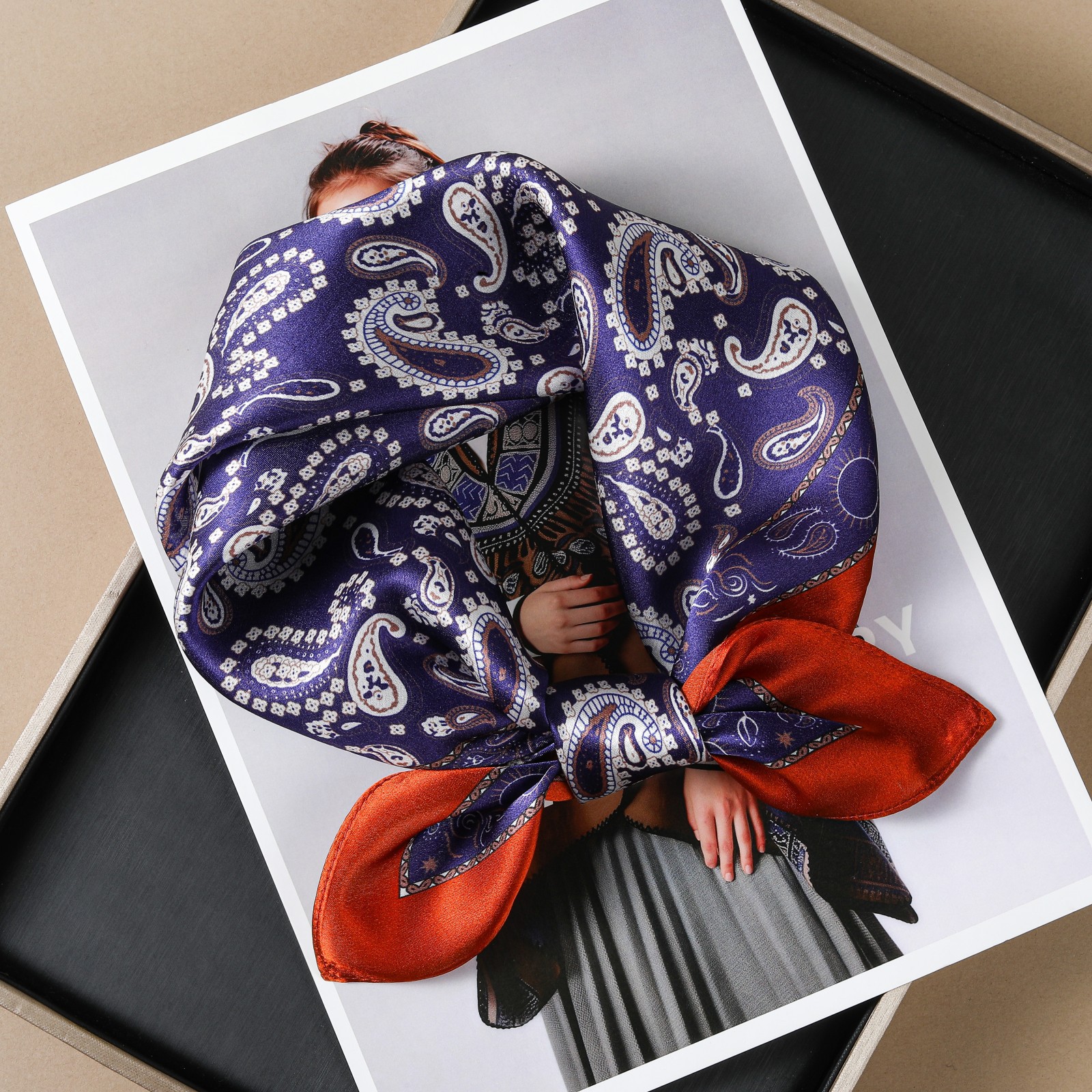 Veratile Vintage Pailey Ilk Carf da donna ispirato alle celebrità, perfetto da abbinare a giacche primaverili/estive e_voghion.com