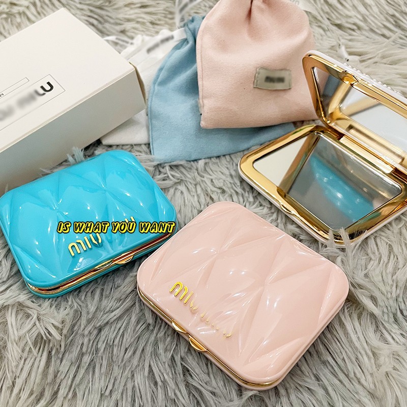 İkitərəfli qatlanan kiçik kosmetik güzgü