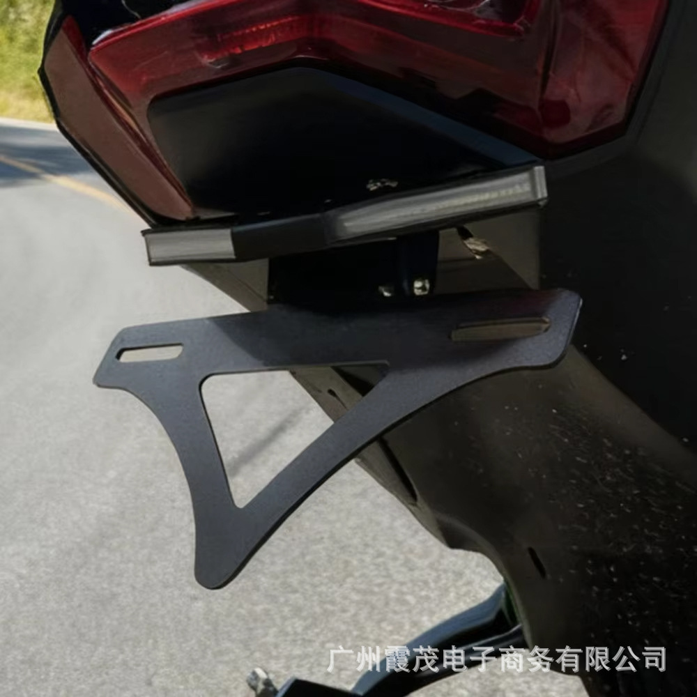 Suitable for Kawasaki Z900 2025-2026, short tail license plate with adjustable LED turn signal integrated design