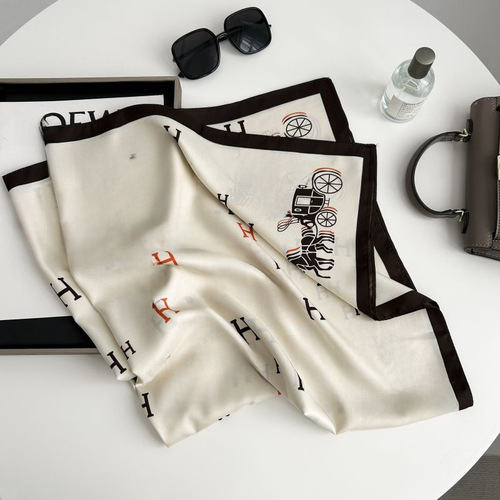 Hot-selling new Korean-style Instagram-inspired high-end printed letter patterned women's silk twill decorative silk scarf