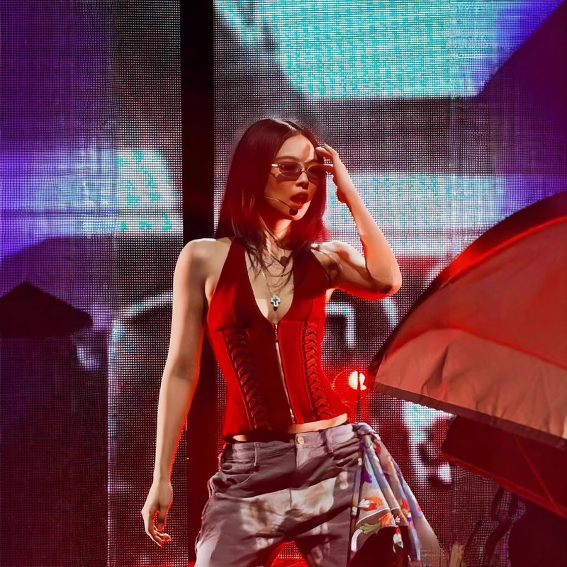 Correct version jennie with red neck fishbone strap waist vest