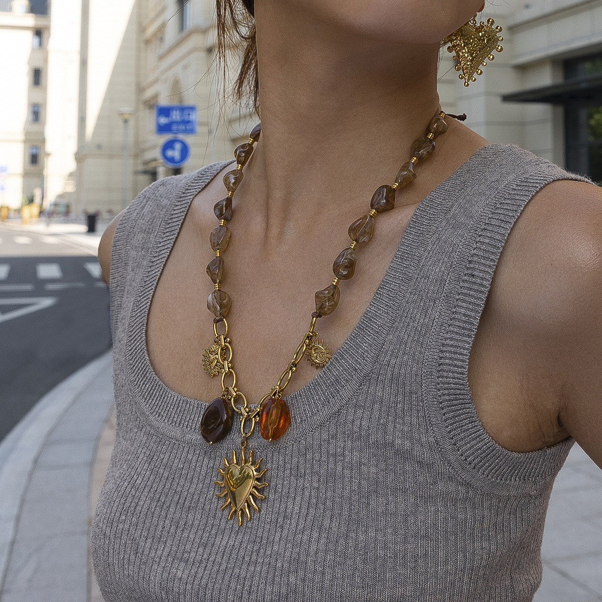 Collar de acero inoxidable de lujo ligero y amoroso, collar de colgante de sol, acrílico, cuerda tejida, cadena clavícula para mujeres