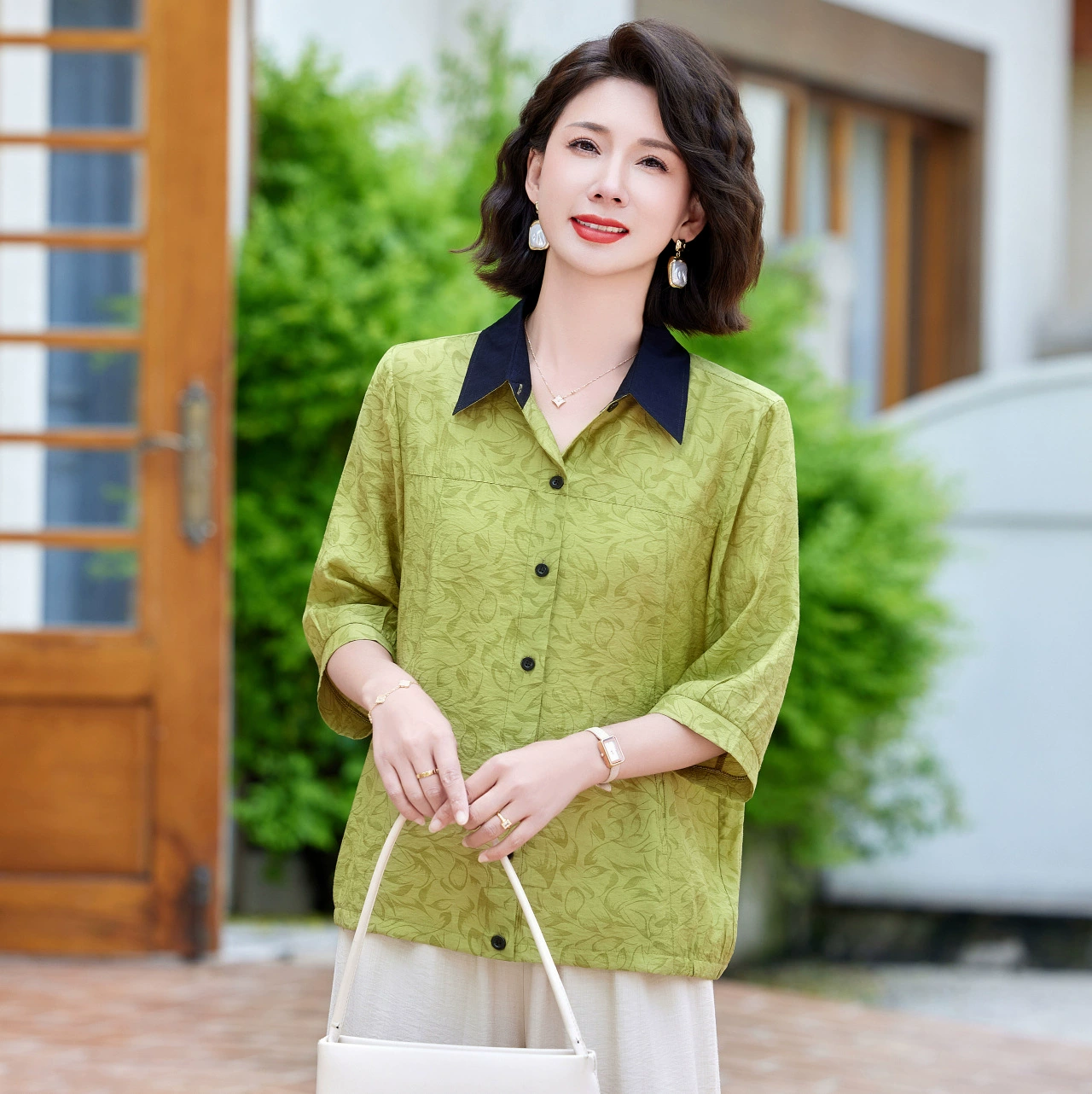 Весенняя одежда для женщин среднего и пожилого возраста, новая повседневная универсальная куртка, модная одежда для мам, свободный тонкий топ с длинными рукавами большого размера