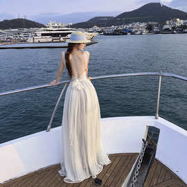 蕾丝拼接露背吊带连衣裙女夏季收腰显瘦大摆裙性感度假风a字长裙