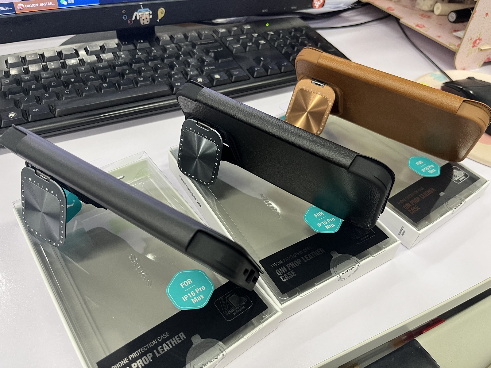 Ốp lưng iPhone 16 Pro Max chống sốc viền dày, có giá đỡ ống kính, bảo vệ toàn diện — Dòng Qin PROP (mẫu vải) màu đen, Dòng Qin PROP (mẫu vải) màu nâu, Apple IPHONE16 chi tiết 21