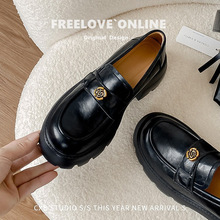 ţƤ�F؛~С���Ӄ����ߺ�ט���ЬŮ2025�¿ɽ�軨Ӣ��СƤЬ