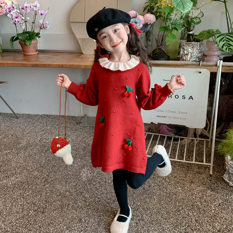 Vestido de lana para niñas largo con diseño de cereza – moda otoño-invierno 2025.