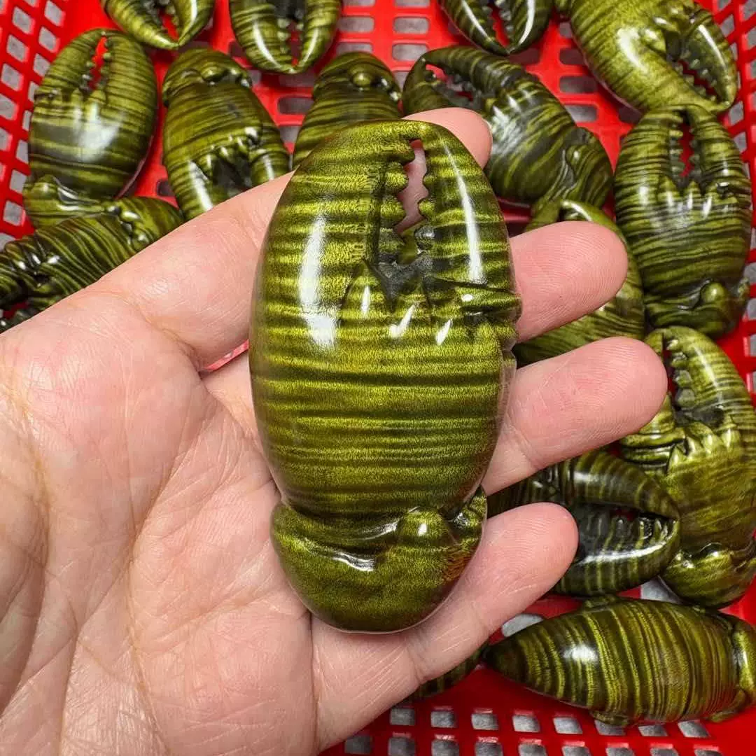 马年小礼品金丝楠木水波钳子手把件木雕工艺礼品文玩摆件厂家批发