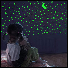 跨境夜光星星月亮贴纸宿舍卧室装饰墙贴儿童房荧光发光贴厂家供应