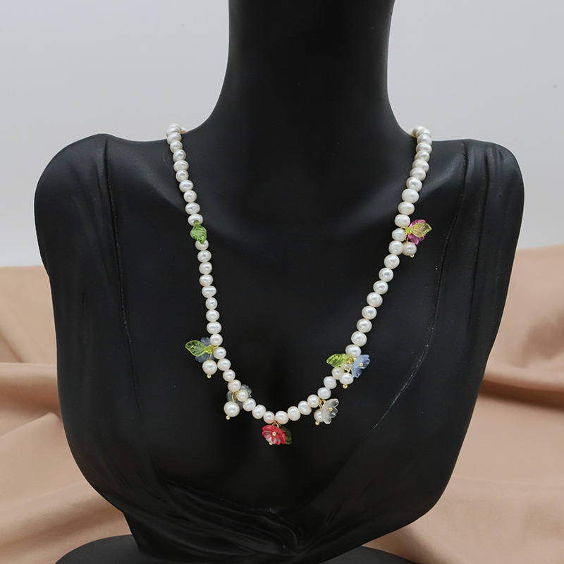 Collar de perlas de agua dulce natural nuevo collar de perlas de nicho universal nuevo collar de flores de ramas chapado en oro real de 18k