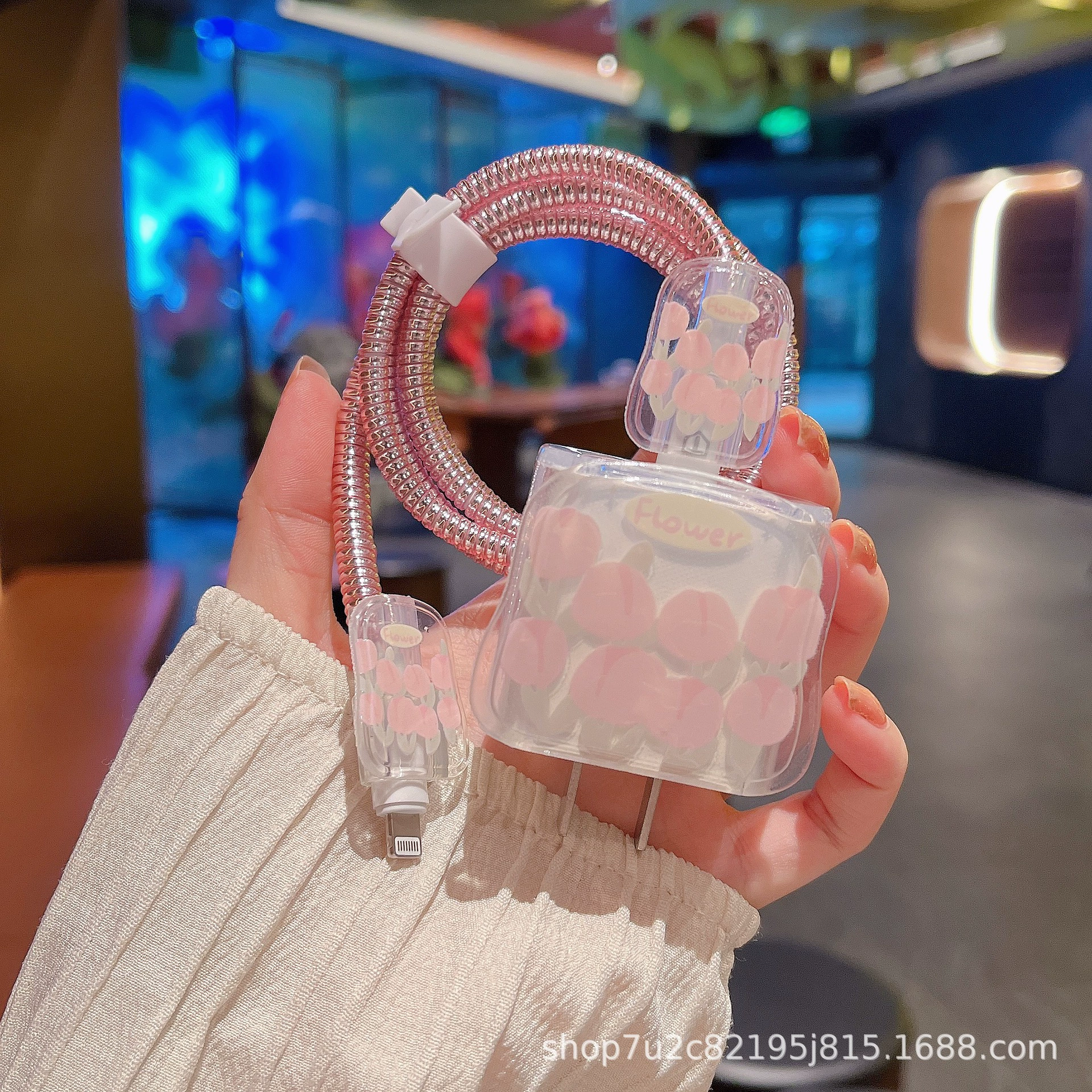 Чехол Tulip Xiangyun для зарядного устройства Apple 17, защитный чехол для зарядного устройства 20 Вт, защита от разрыва кабеля с волнообразным узором.