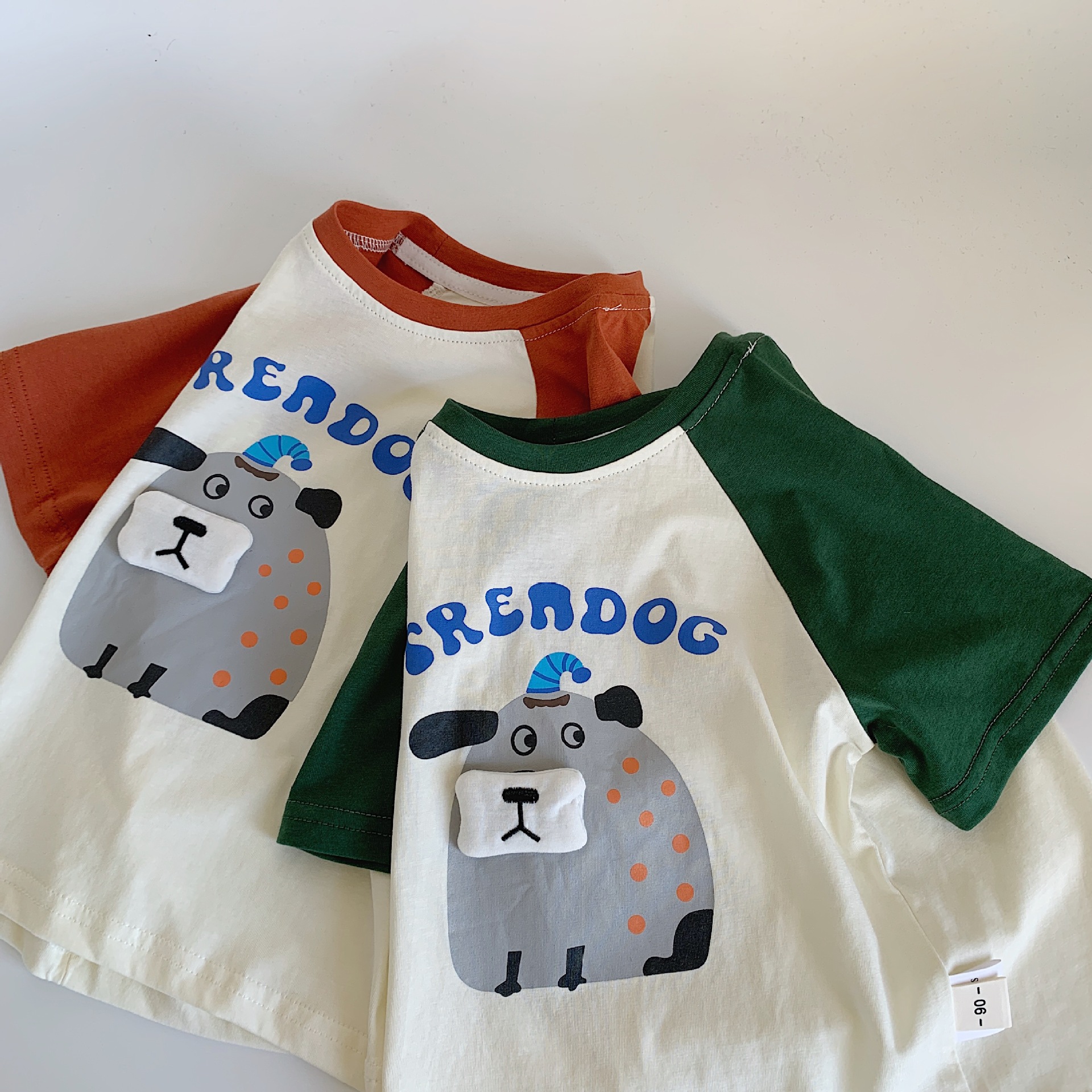 Camiseta de manga corta para niños Maibao verano 2025 verano nuevo estilo verano ropa para niños ropa para niños niños tops de media manga