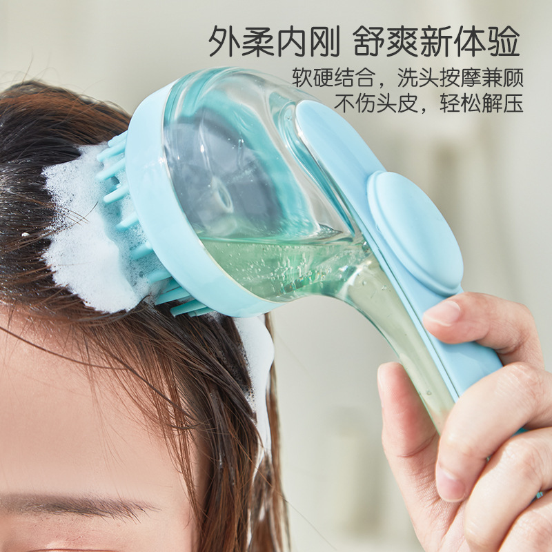 新型の長い柄の風呂ブラシは押し出し液を押して背中をこすります。|undefined