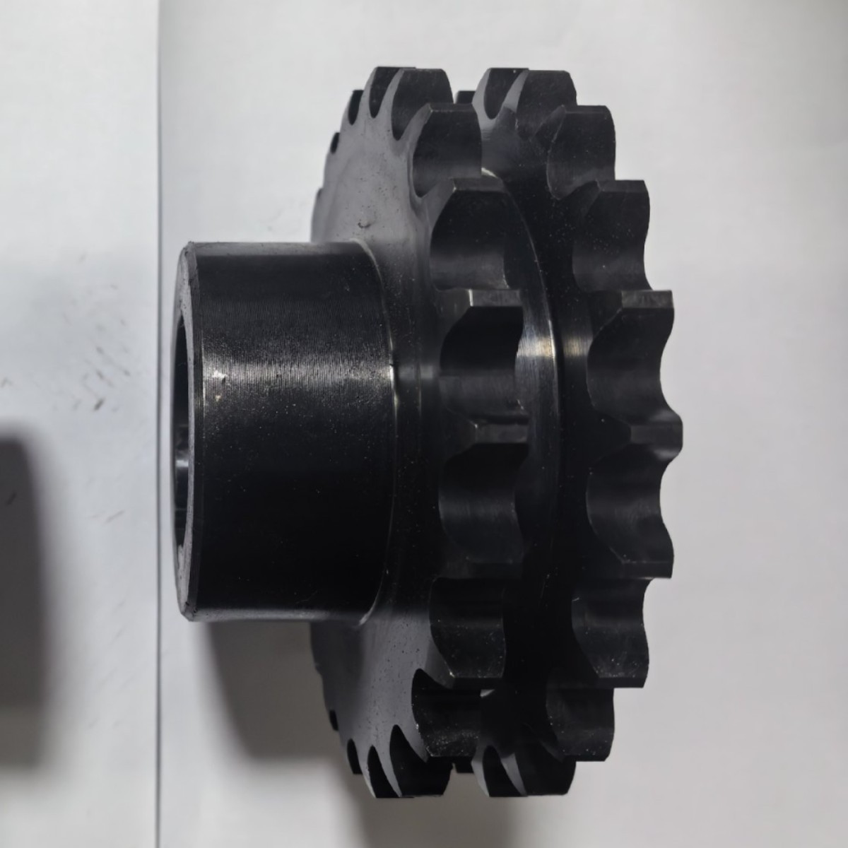 Sprocket manufacturer has a large stock of 45 steel A3 high-precision finished hole sprockets in various specifications, high-frequency hardened and blackened