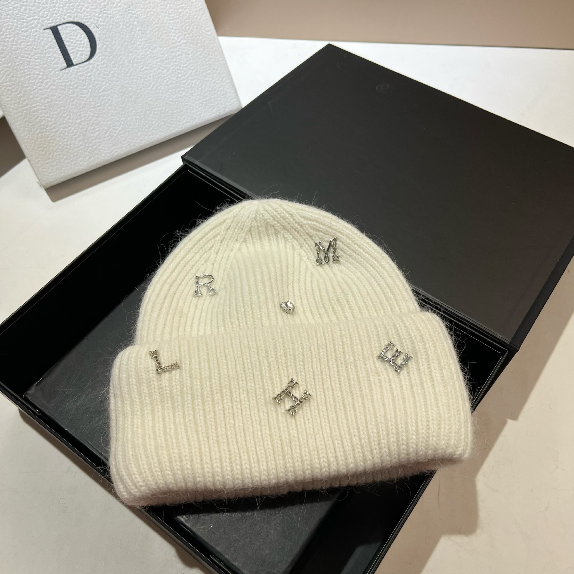 [Rabbit Hair] Winter Nordic enlarged and elongated double folded face small knitted Korean version letter warm ear_voghion.com