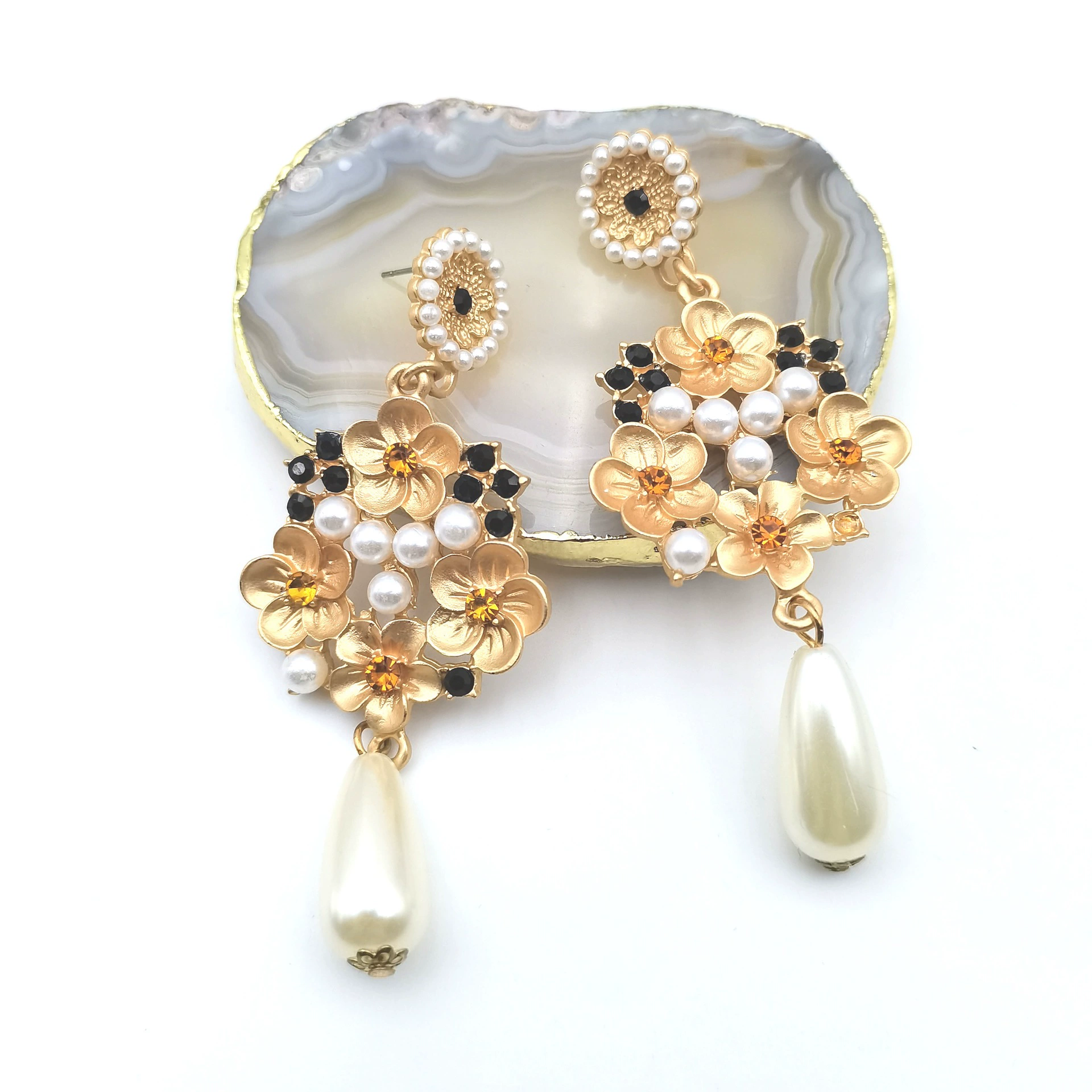 Fashionable metal retro fresh long earrings from pearl, European style, flowered