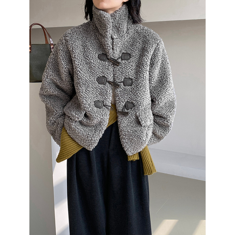 Jiangzuo exquisite Korean horn buckle winter straight collar short warm thick lamb wool coat 6156