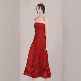 2024新品小众设计感性感红色细吊带腰带修身百褶连衣裙长裙女