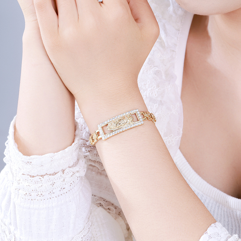 Xuping Europa y los Estados Unidos transfronterizos aleación de cobre 14k color incrustado de zircon nicho personalidad pulsera de botón de langosta mujer