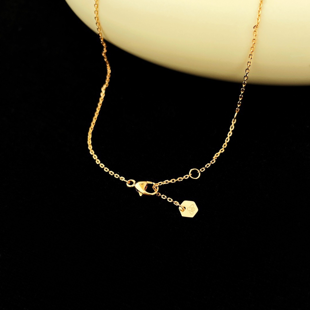 Golden version honeycomb diamond necklace, light luxury and niche necklace, female petite waist pendant, honeycomb collarbone chain_voghion.com