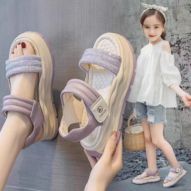 Sandalias casuales para niñas 2026 primavera y otoño nuevas zapatillas blancas con suela suave zapatos de playa de aire extranjero zapatos individuales para niñas image 3
