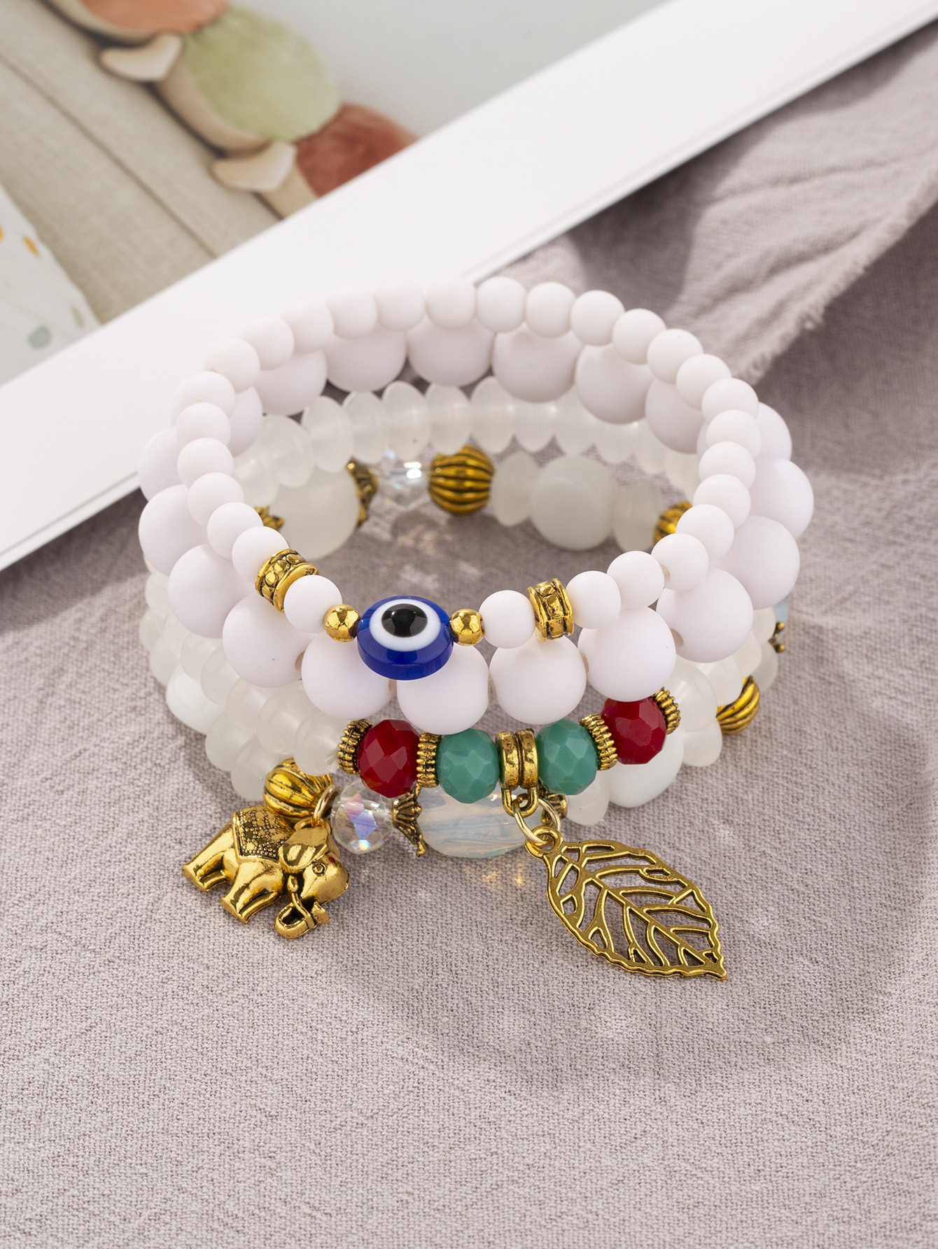 51g Weight Alloy Pendant Material Bracelets Classification Beads Chain Material 1 Set Quantity Holiday, Daily, Street Occasion Alloy, Glass Material Leaf, Elephant Pattern Women's Gender Beaded, Plating Design Casual, Retro, Simple Style Style Casual Retro Simple Style Leaf Elephant Arylic Alloy Glass Beaded Bracelets Wholesale 4