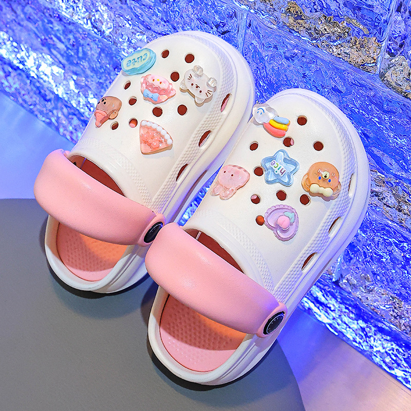 분홍색과 흰색 무지개 하트