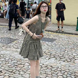 格子韩版法式无袖吊带叠穿连衣裙新款夏季显瘦背心复古气质短裙