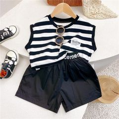 批發男童夏季套裝2023新款中小童無袖背心短褲洋氣時髦條紋兩件套