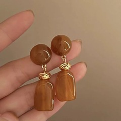 フレンチレトロな不規則なブルーミング幾何学イヤリング、女性用ニッチデザインイヤリング、軽い高級感とハイエンドのイヤリング