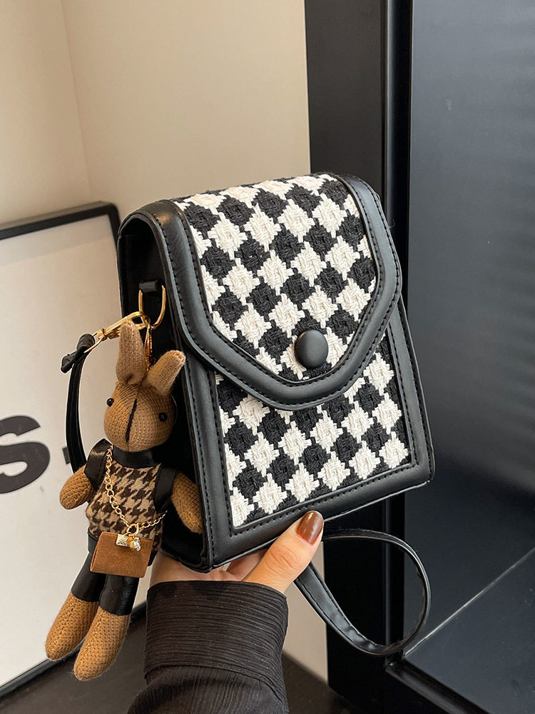 This year's popular bag for women 2023 new fashion Messenger phone bag for women ins French style niche shoulder bag for women