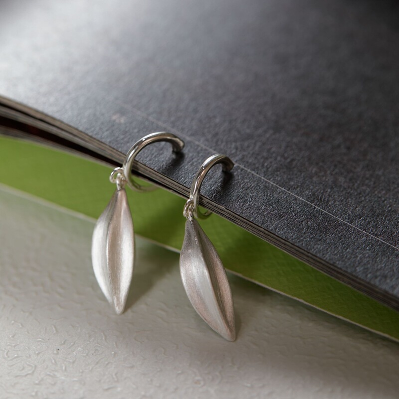 Korean Blogger Fever's Same Style Atmospheric Brushed Leaf and Wood Grain Delicate Gentle Mosquito Coil Ear Clip for Women Korean Blogger Fever's Same Style Atmospheric Brushed Leaf and Wood Grain Delicate Gentle Mosquito Coil Ear Clip for Women