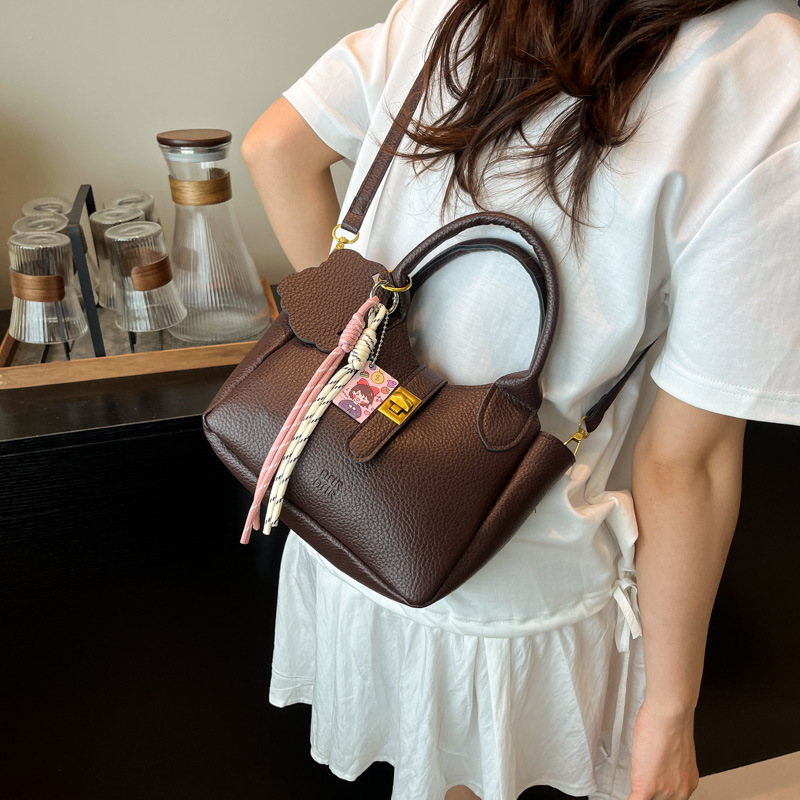 ファッショナブルなトレンディなハンドヘルドバケットバッグ女性用 2025 新しい夏シンプルで多用途の仕事通勤カジュアルクロスボディバッグ女性用|undefined