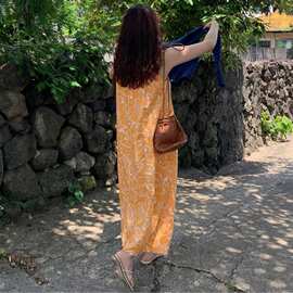 韩国INS夏日显白橘色2025夏季宽松清凉透气双口袋宽松麻料连衣裙