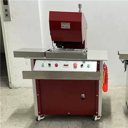 东莞皮带肩带自动冲孔机多功能油压冲孔机自动冲孔机皮革加工设备