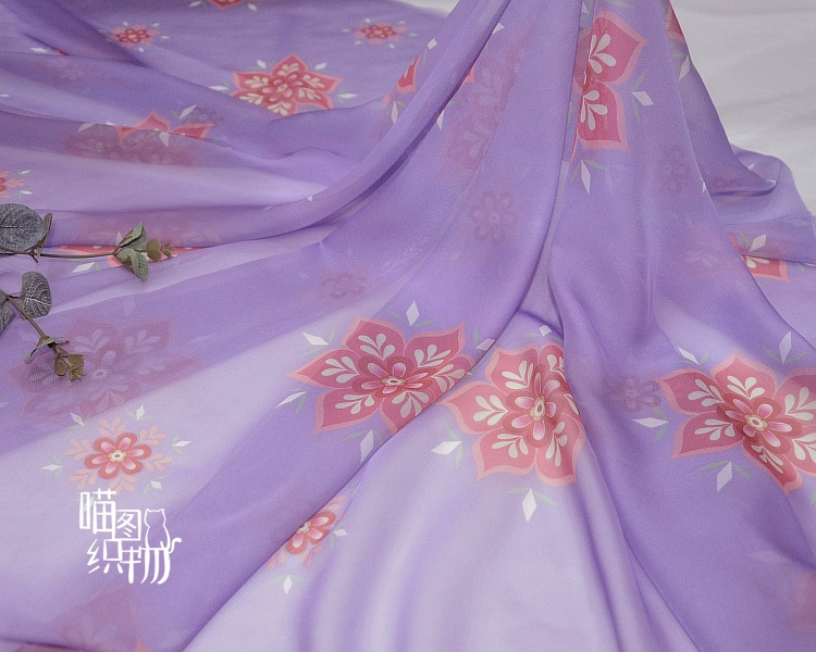 Оригинальная печать Дуньхуана Silk Chiffon Tangfeng Tuan Flower Bailuyhan ткань для одежды, меховая ткань