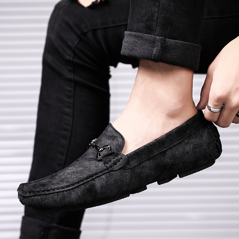 Transmisión en vivo de primavera y otoño, zapatos de cuero para hombres, nuevos zapatos casuales de veludo anti-paseoso, zapatos de hombre con un solo pie.